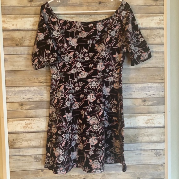 Charlotte Russe Dresses & Skirts - Charlotte Russe Floral Off the Shoulder Dress L